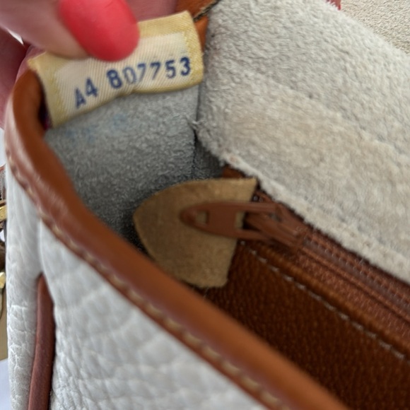 VINTAGE Dooney & Bourke White Pebbled Leather Saddle/Crossbody Bag - Picture 10 of 10